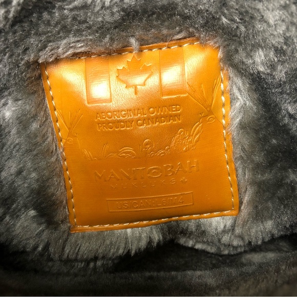 MANITOBAH MUKLUKS Snowy Owl Fur and Suede Beaded Winter Boots in Grey - Size 6 - Picture 4 of 16